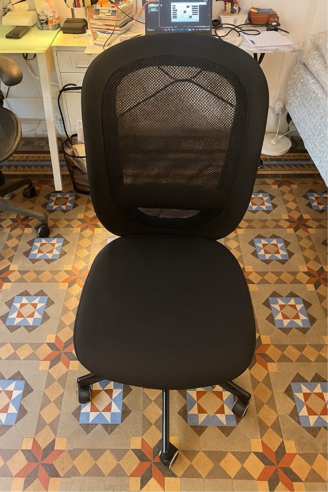 Silla IKEA Flintan Negra - Como Nueva