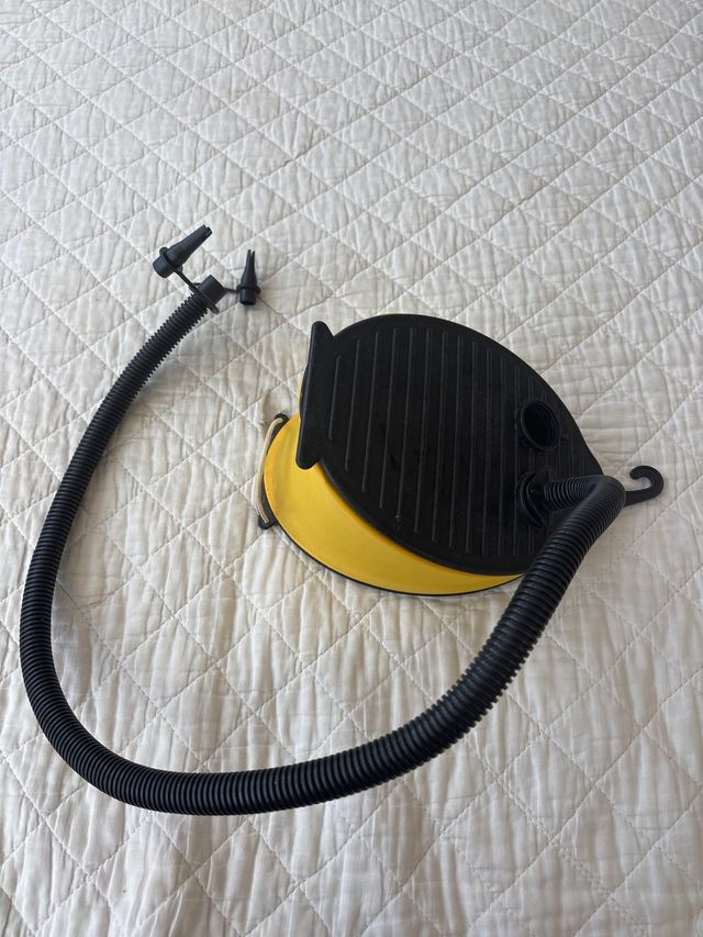 Hinchador de pie con adaptadores