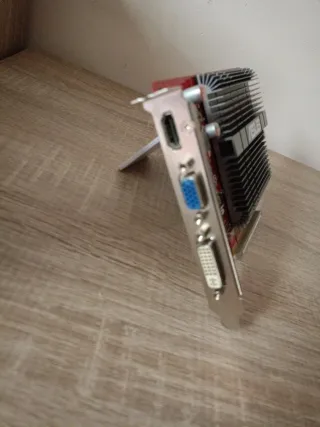 Tarjeta Gráfica Asus Roja