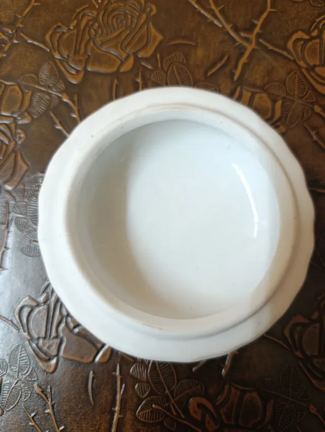 Scatola portagioie in porcellana vintage con fiori rosa