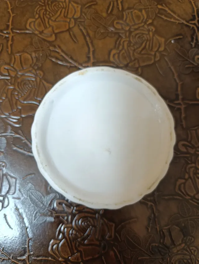 Scatola portagioie in porcellana vintage con fiori rosa