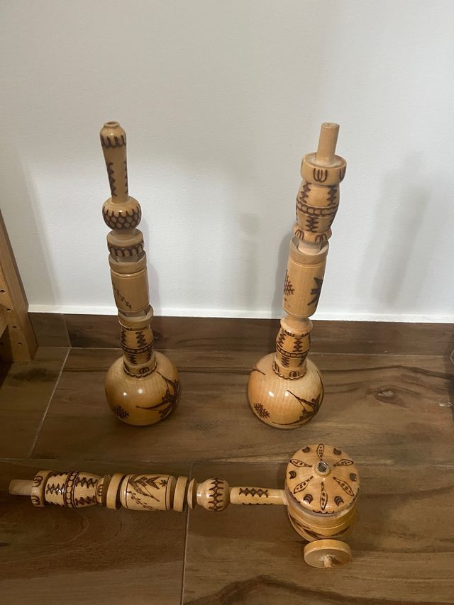 Adorno de madera tallada