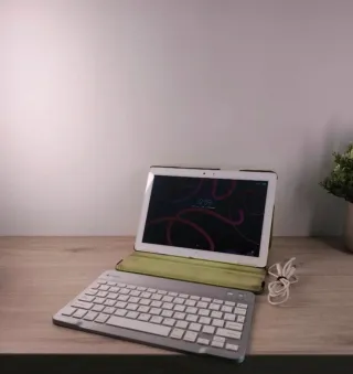 Tablet bq Aquaris M10 con teclado, funda y cable