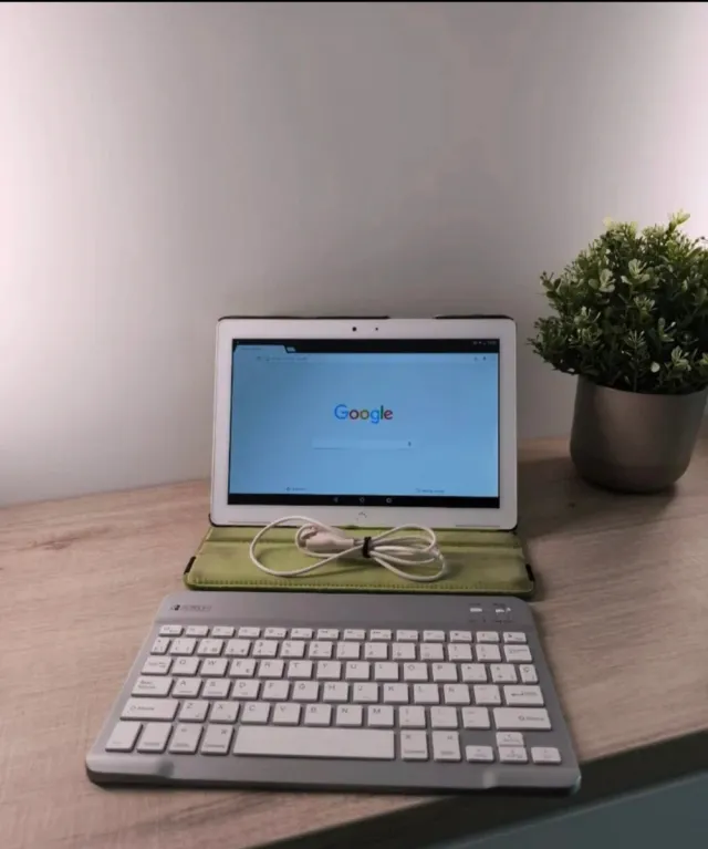 Tablet bq Aquaris M10 con teclado, funda y cable