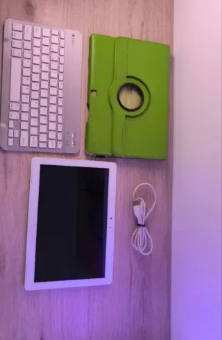 Tablet bq Aquaris M10 con teclado, funda y cable