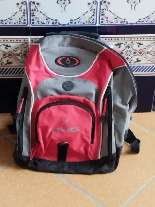 Mochila escolar gris y roja