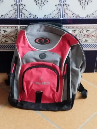 Mochila escolar gris y roja