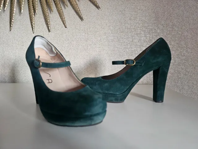 Zapatos UNISA ante verde merceditas tacón 10 cm.