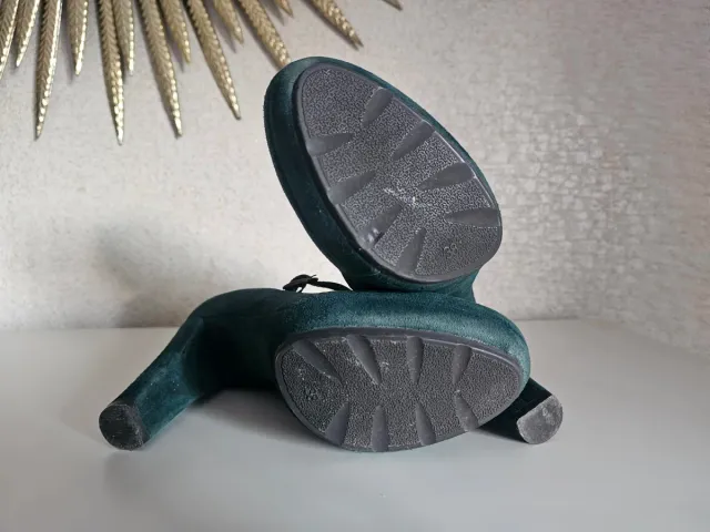 Zapatos UNISA ante verde merceditas tacón 10 cm.