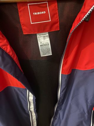 Chaqueta Tribord azul y roja hombre Decathon.