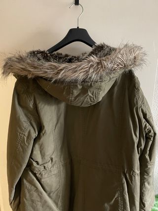 Chaquetón mujer con gorro y pelo