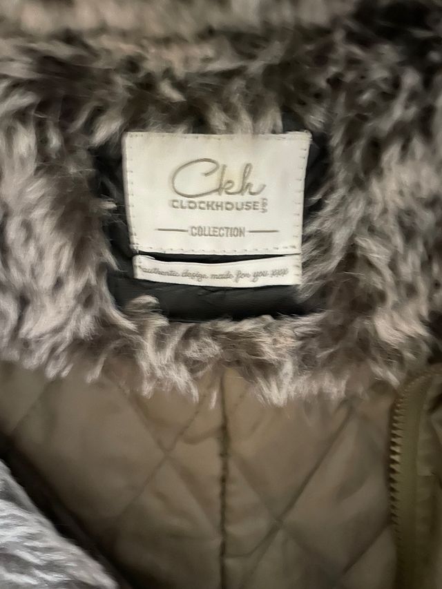 Chaquetón mujer con gorro y pelo