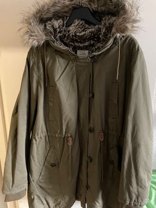 Chaquetón mujer con gorro y pelo