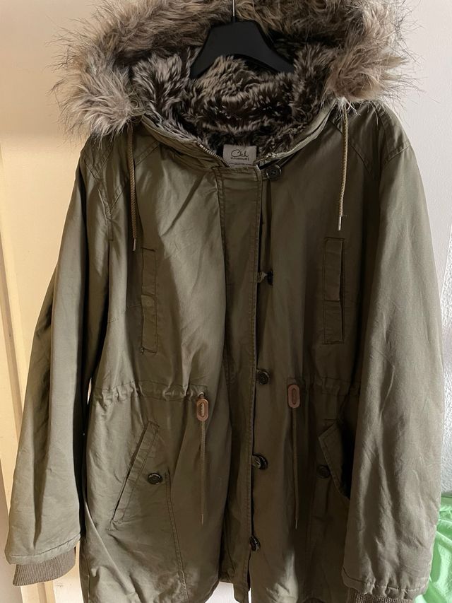 Chaquetón mujer con gorro y pelo