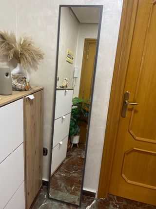 Specchio a figura intera nero e legno