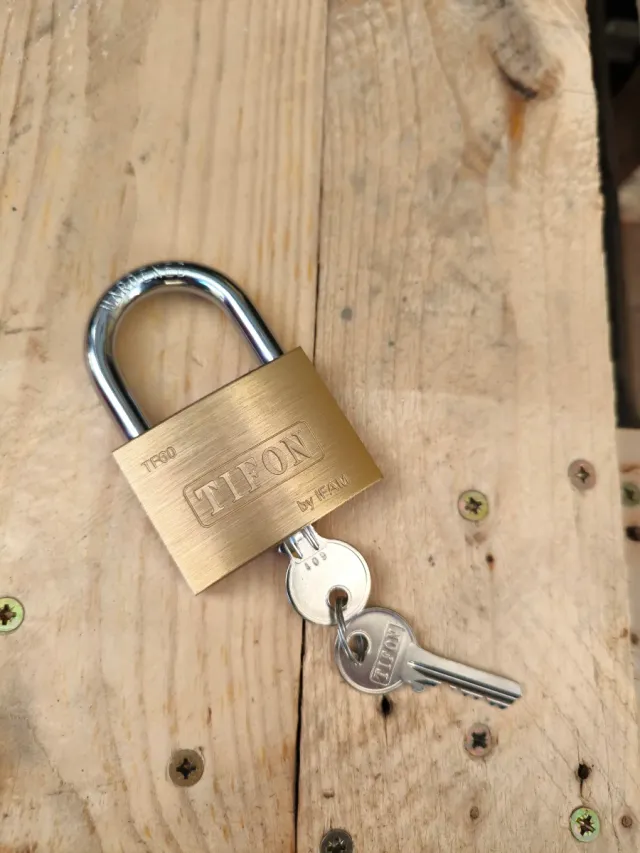 Candado TIFON con 2 llaves