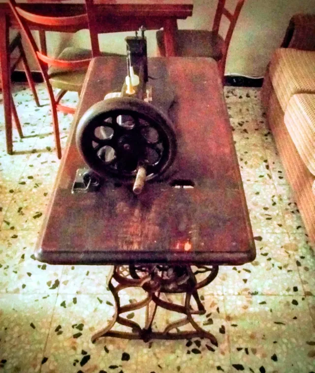 Máquina de coser Singer antigua