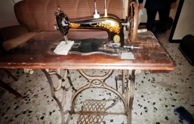 Máquina de coser Singer antigua