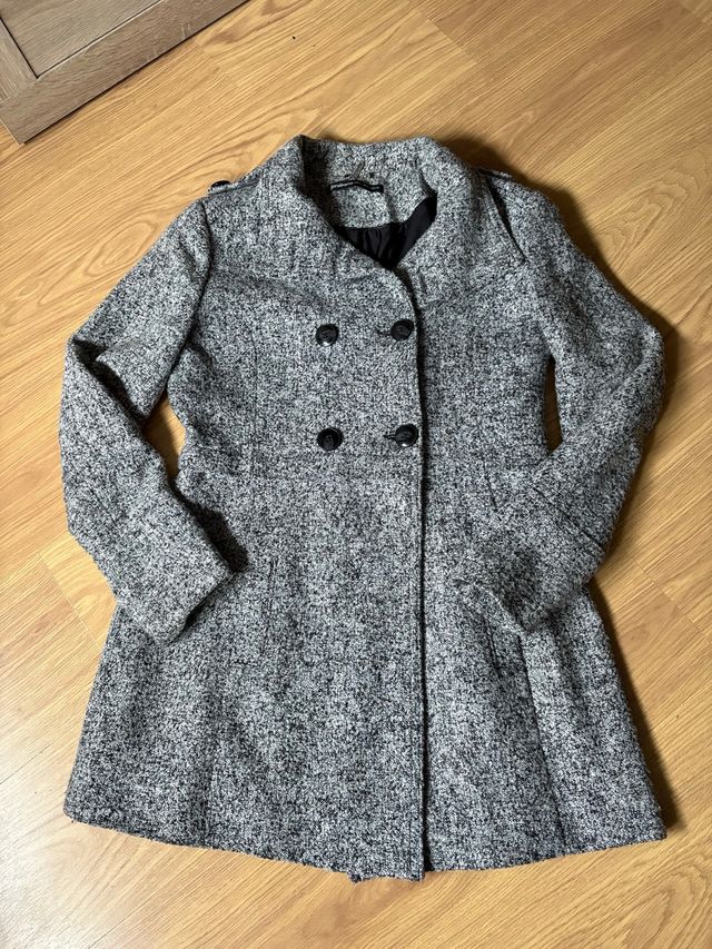 Abrigo gris y negro Stradivarius talla M-L