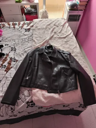 Chaqueta de cuero negra