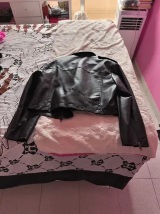 Chaqueta de cuero negra