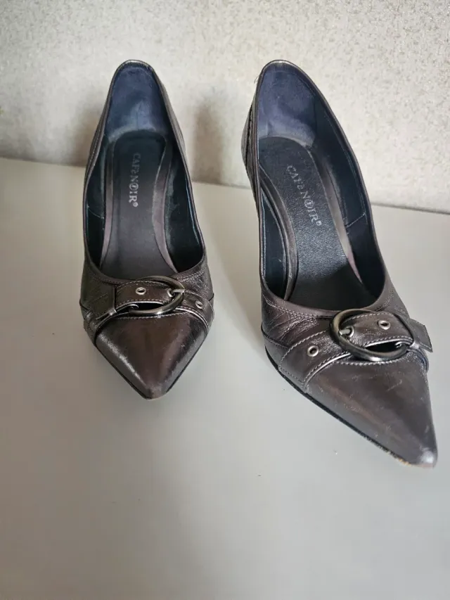 Zapatos salón piel gris plata Cafè Noir Tacón 9 cm