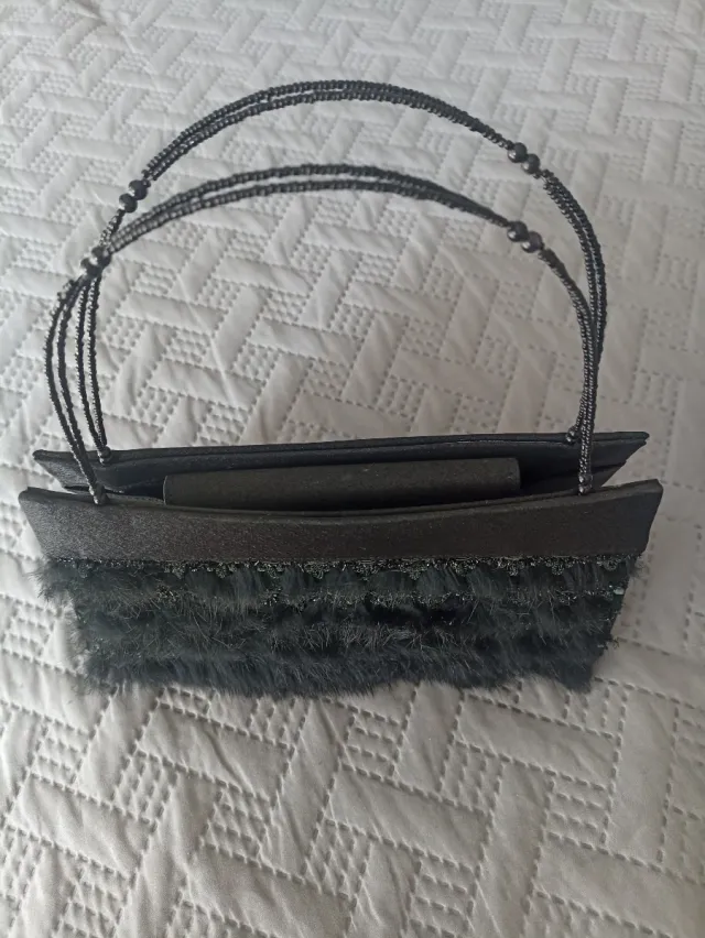 Bolso de fiesta negro con pedrería
