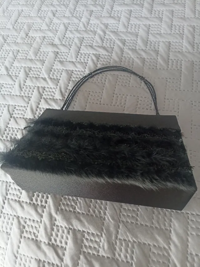 Bolso de fiesta negro con pedrería
