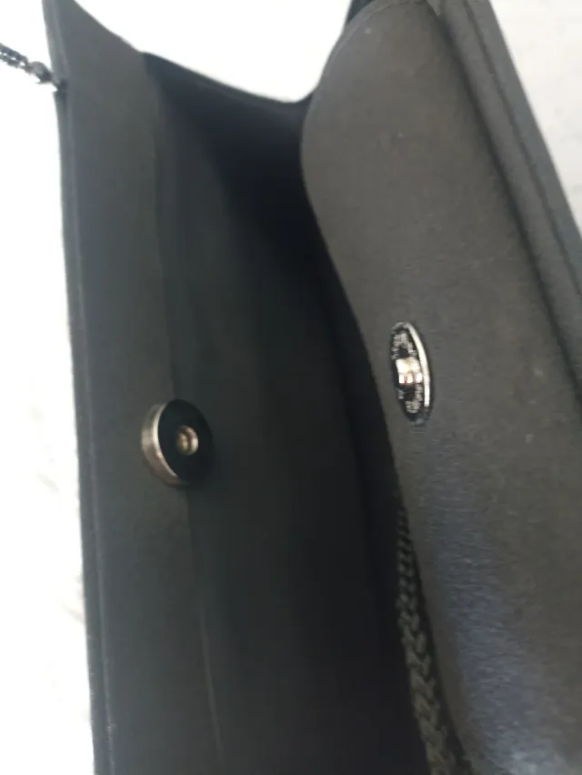 Bolso de fiesta negro con pedrería