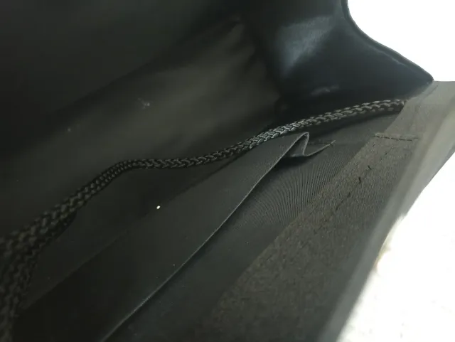 Bolso de fiesta negro con pedrería