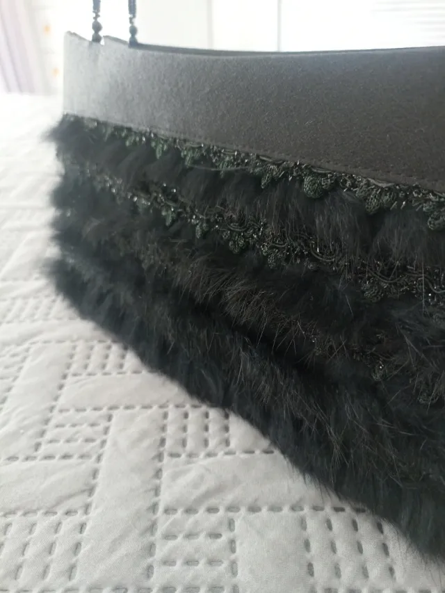 Bolso de fiesta negro con pedrería