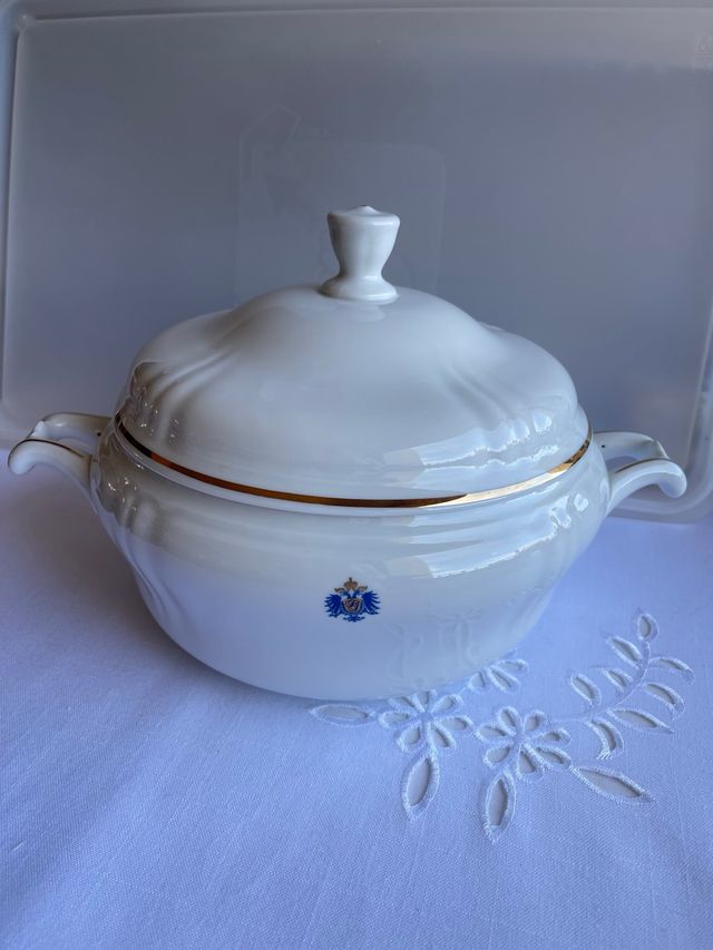 Sopera Royal Kent Porcelana Fina Dorada