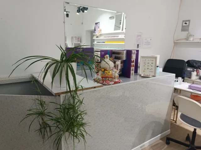 Traspaso local de uñas cerca atocha