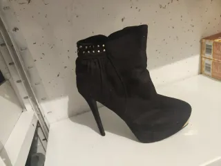 Zapatos de tacón variados