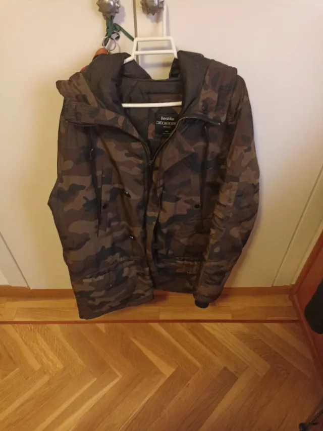 Anorak camuflaje marrón y verde