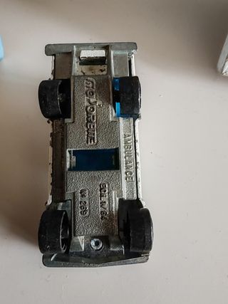 Majorette Ambulanza Bianca Blu