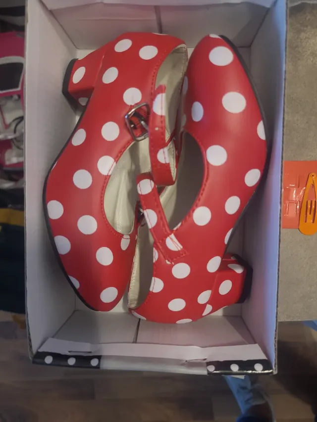 Zapatos flamencos rojos lunares talla 29