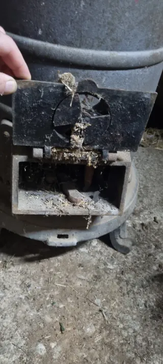 Estufa de leña antigua