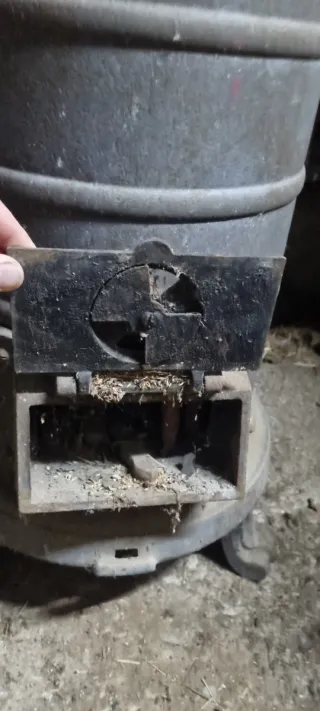 Estufa de leña antigua