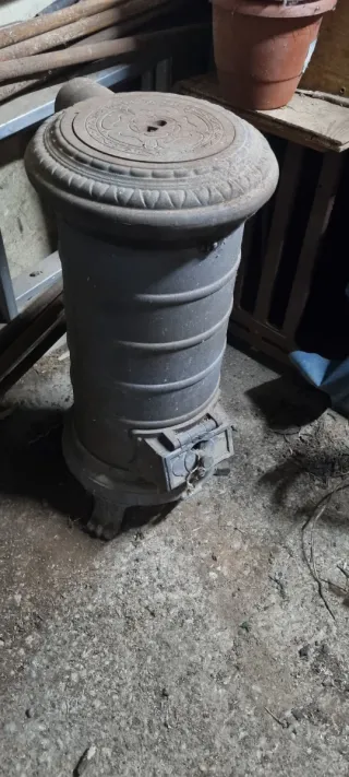Estufa de leña antigua