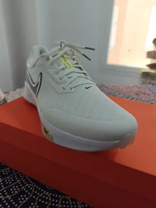Zapatillas Nike Golf Blancas y Doradas