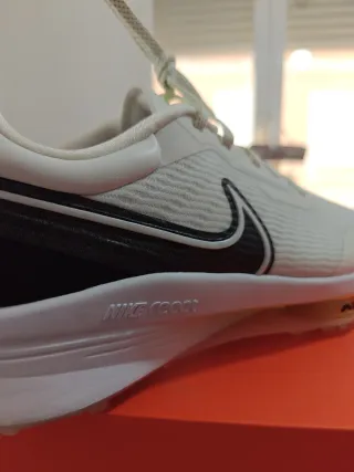 Zapatillas Nike Golf Blancas y Doradas