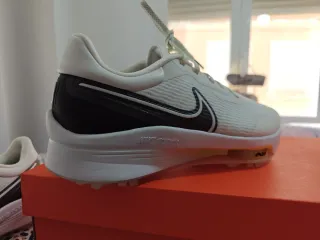 Zapatillas Nike Golf Blancas y Doradas