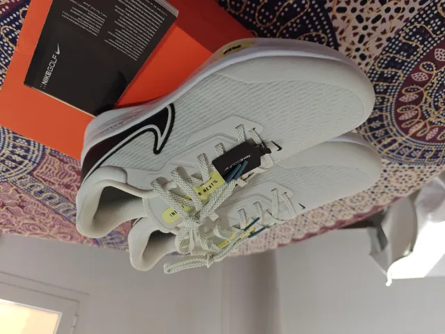 Zapatillas Nike Golf Blancas y Doradas