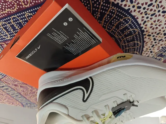 Zapatillas Nike Golf Blancas y Doradas