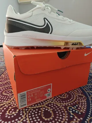 Zapatillas Nike Golf Blancas y Doradas