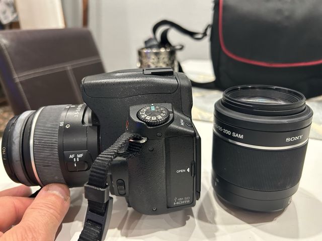 Cámara Sony A300 + Lente 18-200mm + Bolso