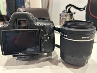 Cámara Sony A300 + Lente 18-200mm + Bolso