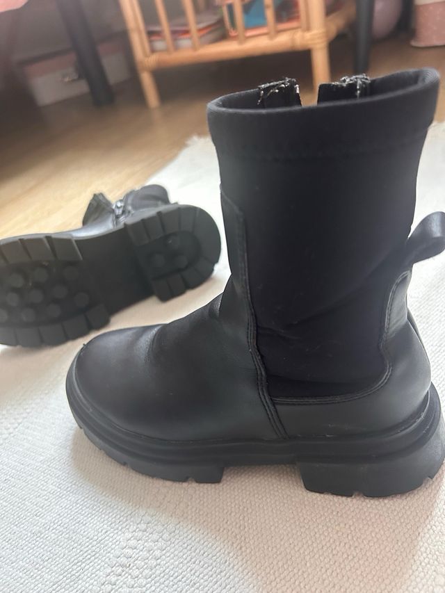 Botas negras niña talla 30