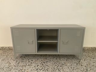 Mueble TV estilo taquilla gris